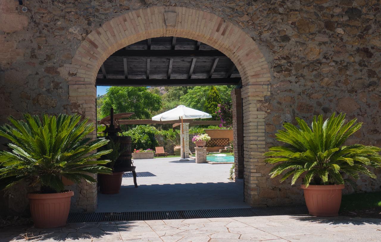 Antico Casale Del Poggio Hotel Capoterra Luaran gambar